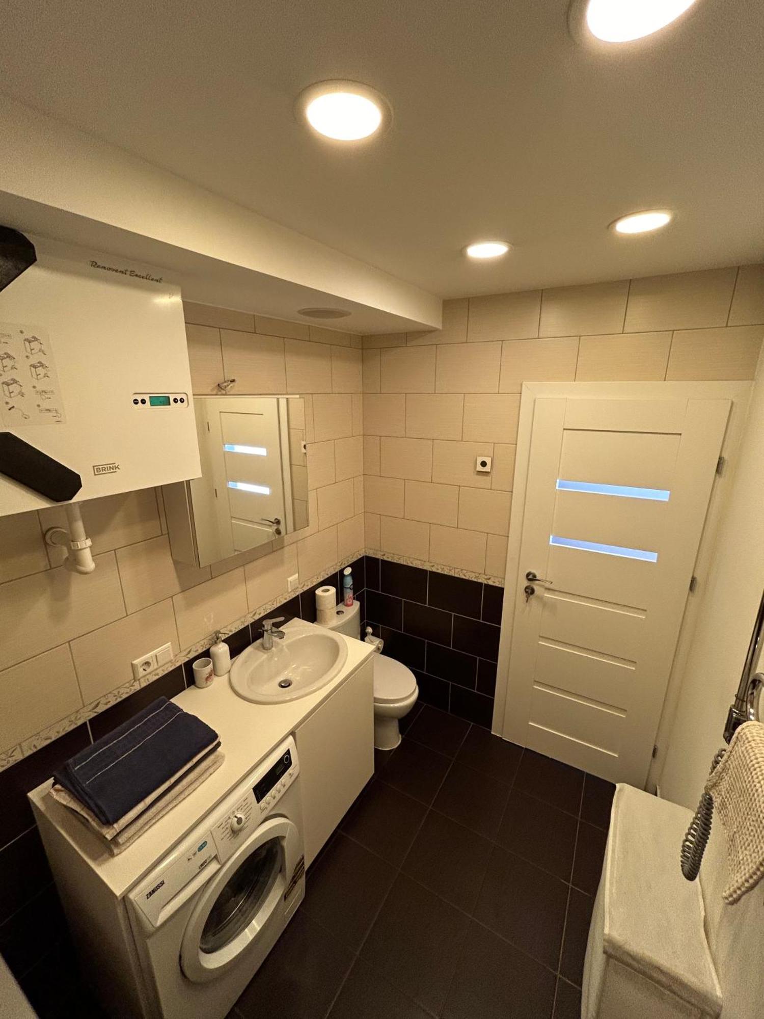 Your Home - Spacious Apartment In City Center, With Balcony & Self Check-In Vilnius Luaran gambar