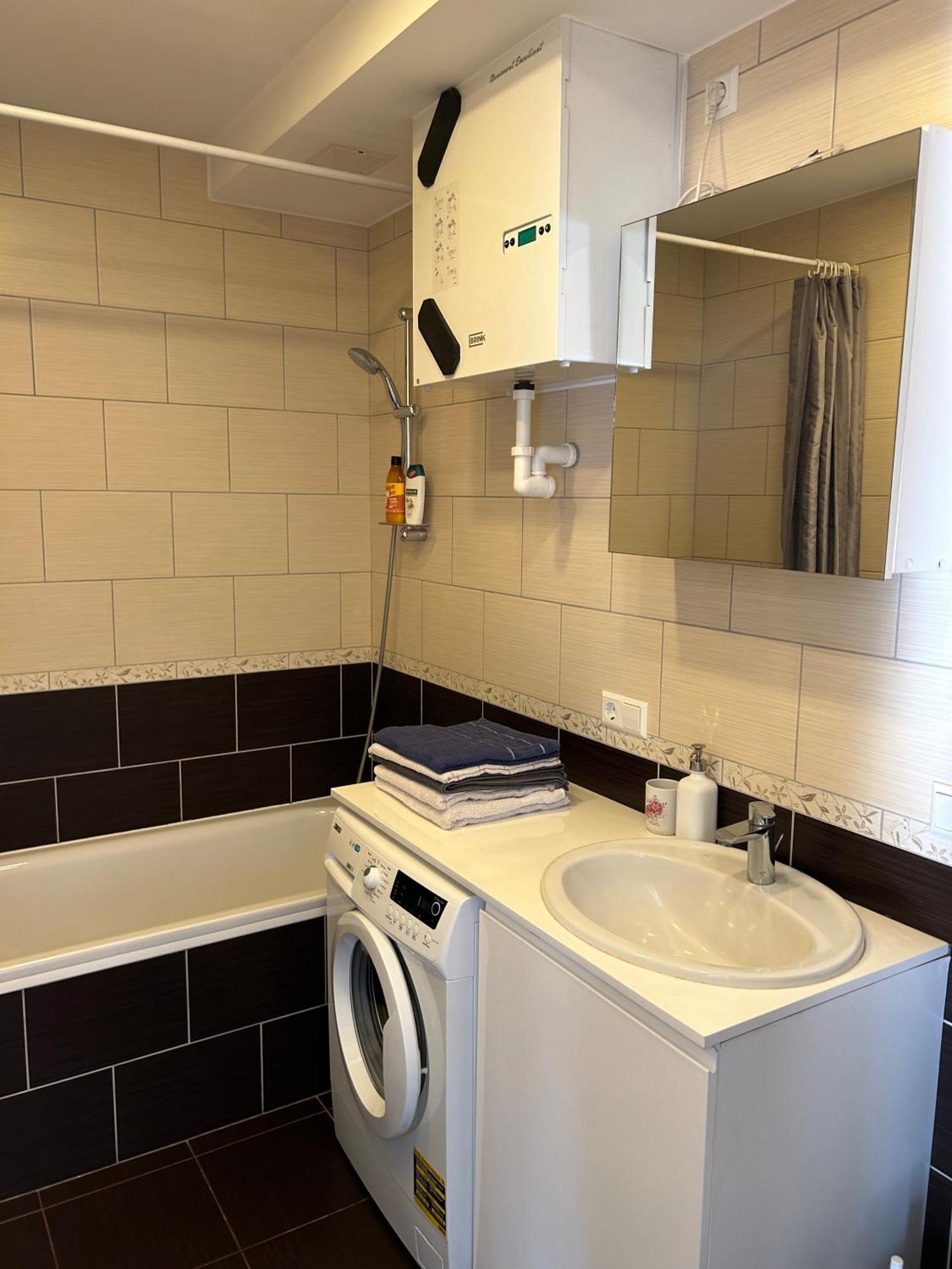 Your Home - Spacious Apartment In City Center, With Balcony & Self Check-In Vilnius Luaran gambar